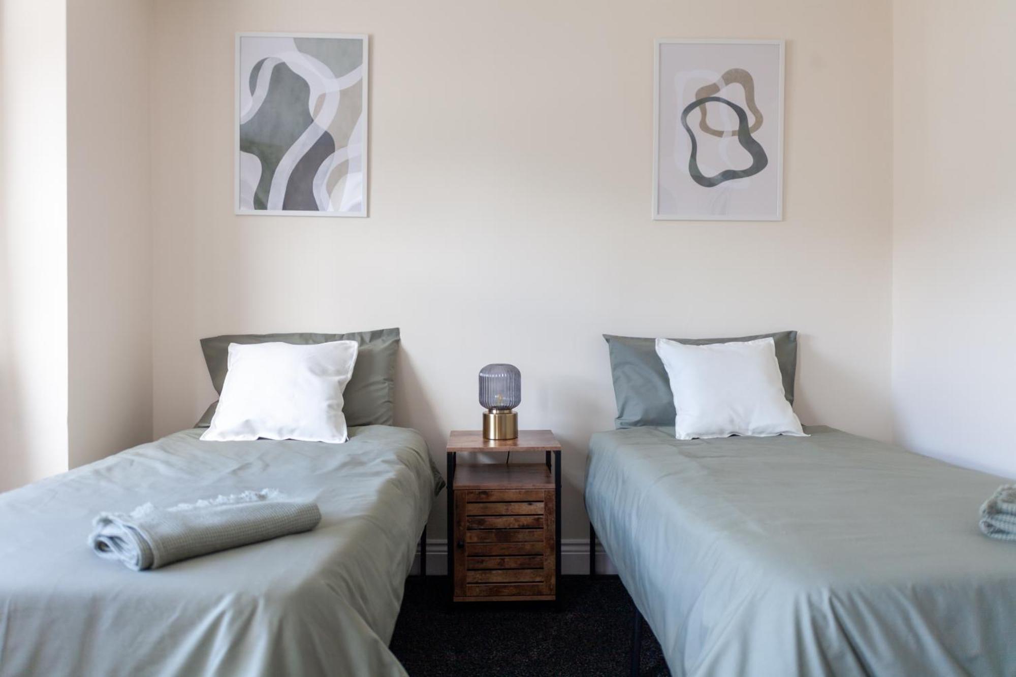 Arte Stays Serviced Houses Stratford - 3 Bedrooms 2 Bathrooms Houses London, Stratford, Maryland, Free Parking, Garden, Weekly Or Monthly Stays - Up To 8 Guests Экстерьер фото