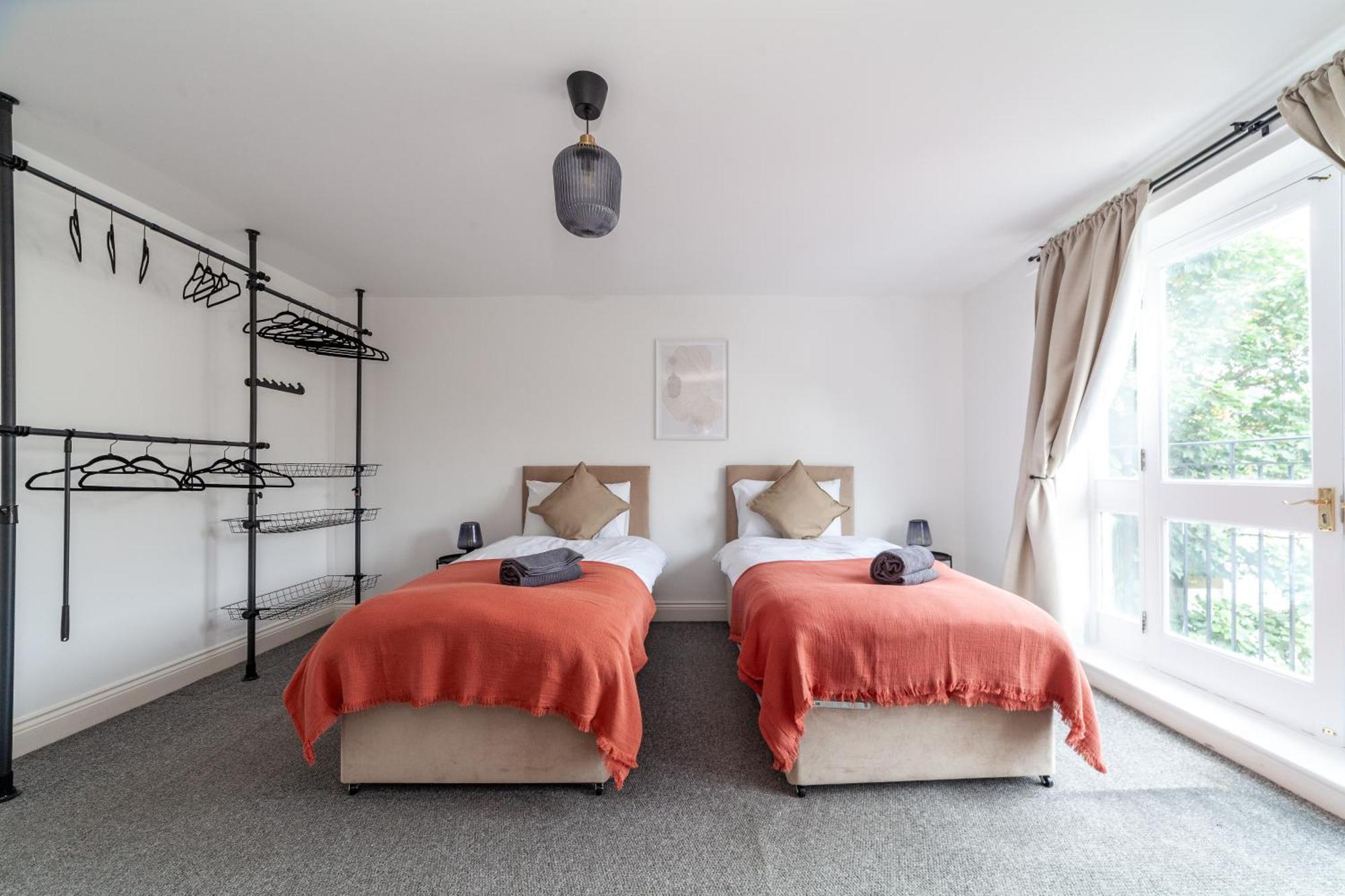 Arte Stays Serviced Houses Stratford - 3 Bedrooms 2 Bathrooms Houses London, Stratford, Maryland, Free Parking, Garden, Weekly Or Monthly Stays - Up To 8 Guests Экстерьер фото