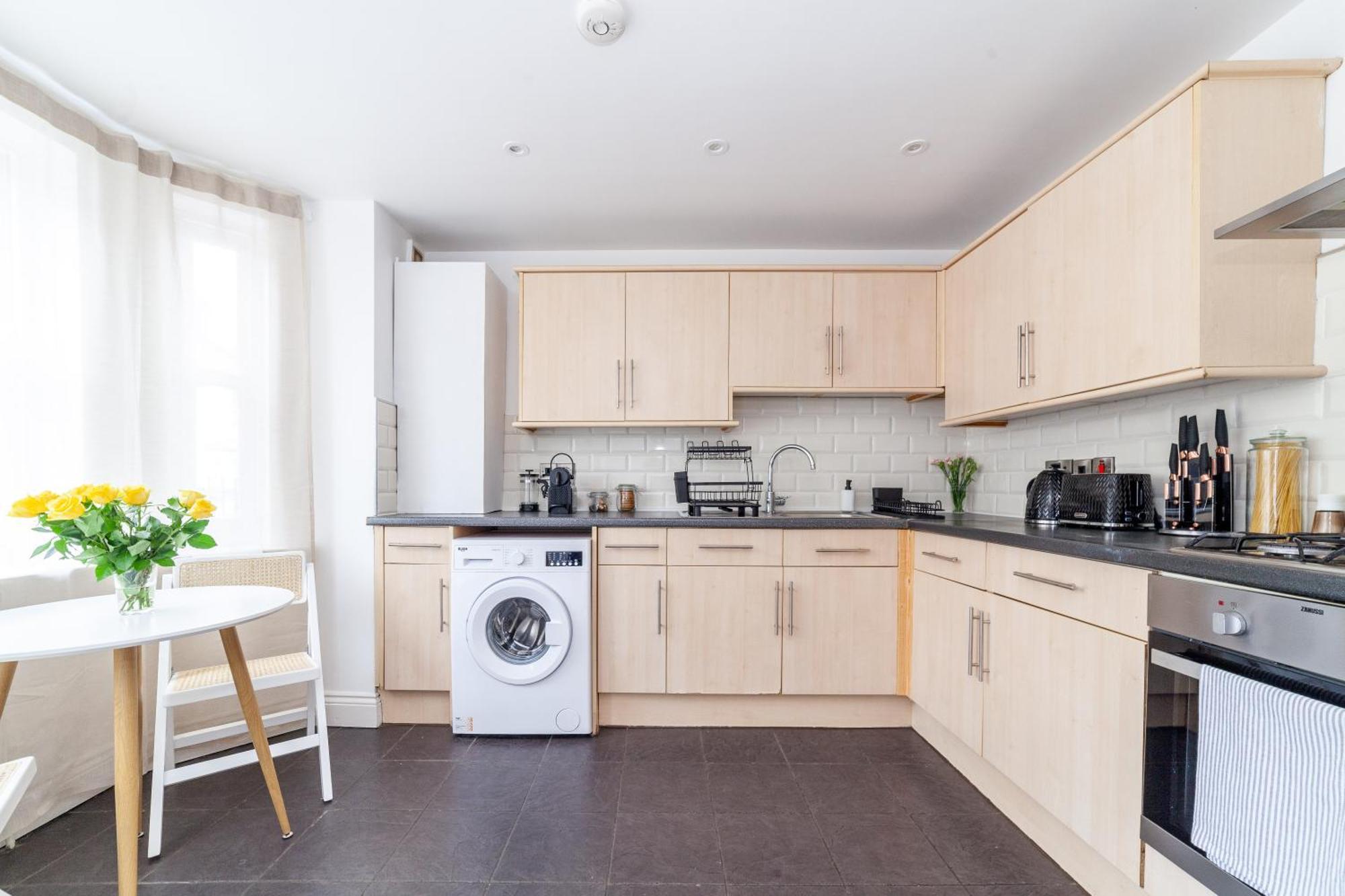 Arte Stays Serviced Houses Stratford - 3 Bedrooms 2 Bathrooms Houses London, Stratford, Maryland, Free Parking, Garden, Weekly Or Monthly Stays - Up To 8 Guests Экстерьер фото