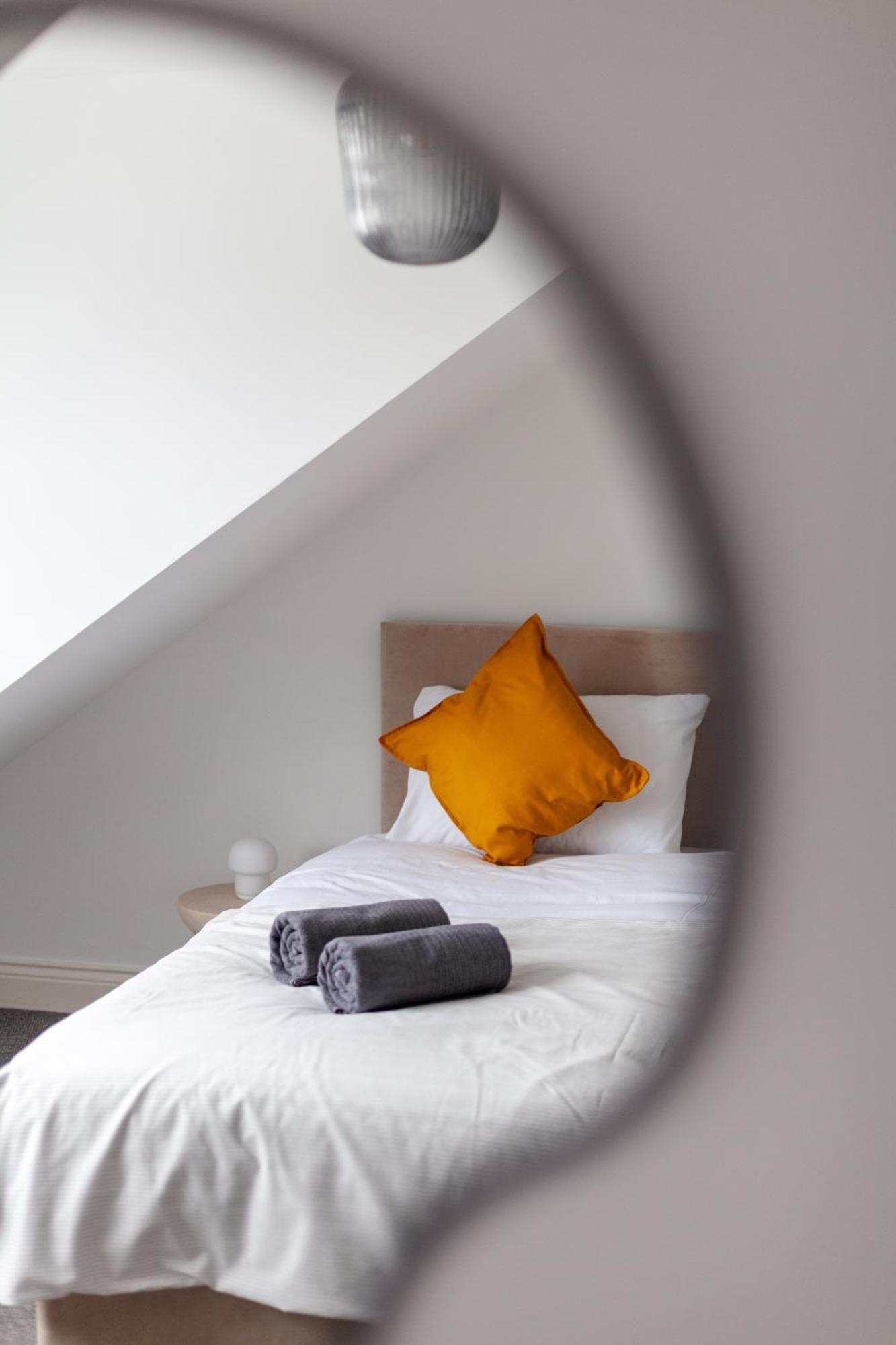 Arte Stays Serviced Houses Stratford - 3 Bedrooms 2 Bathrooms Houses London, Stratford, Maryland, Free Parking, Garden, Weekly Or Monthly Stays - Up To 8 Guests Экстерьер фото