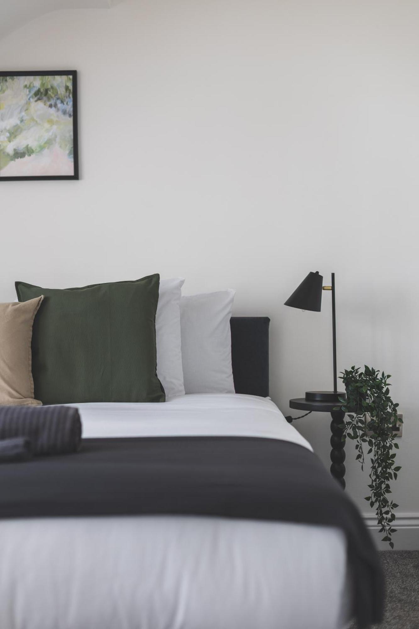 Arte Stays Serviced Houses Stratford - 3 Bedrooms 2 Bathrooms Houses London, Stratford, Maryland, Free Parking, Garden, Weekly Or Monthly Stays - Up To 8 Guests Экстерьер фото