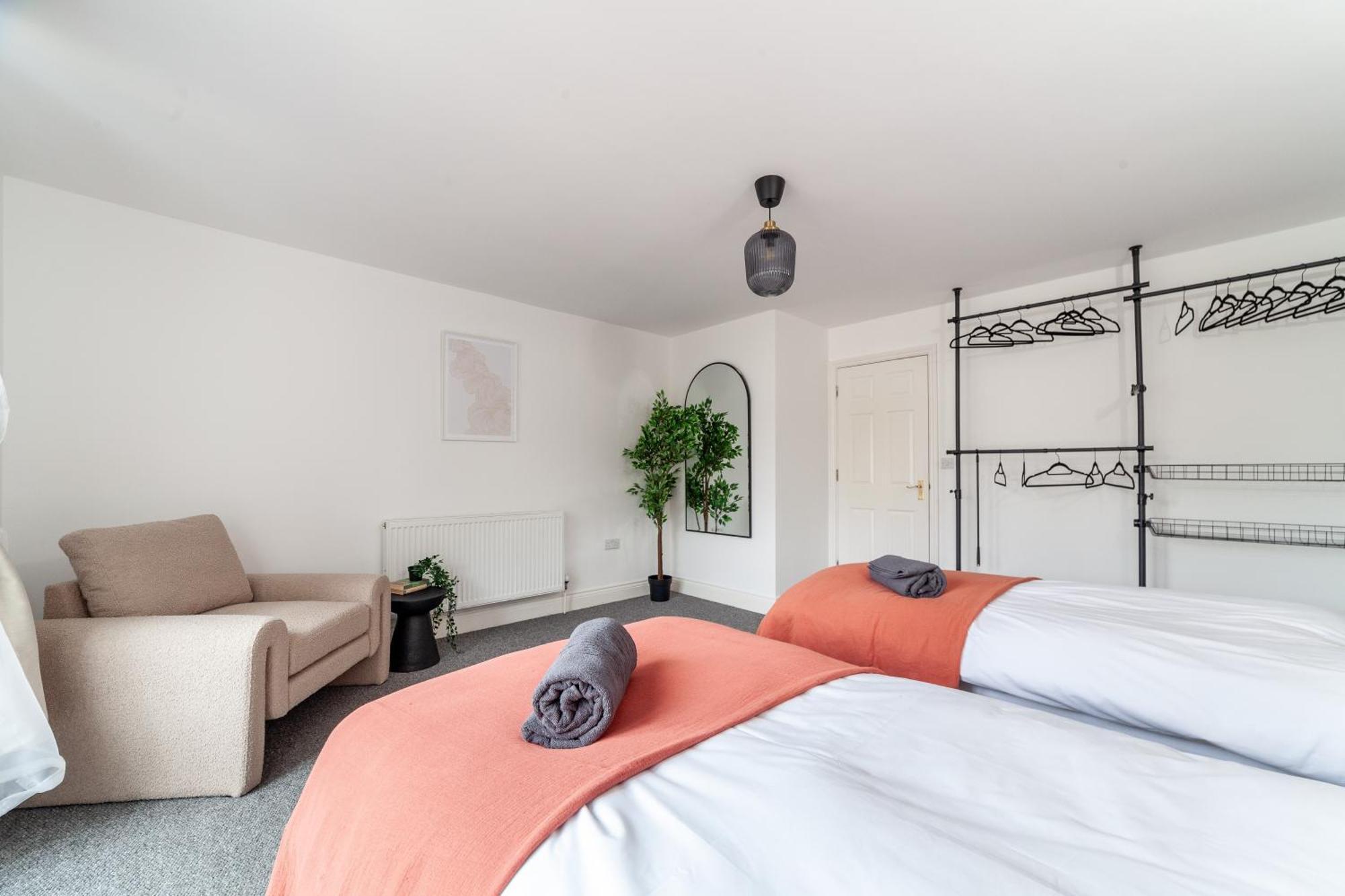 Arte Stays Serviced Houses Stratford - 3 Bedrooms 2 Bathrooms Houses London, Stratford, Maryland, Free Parking, Garden, Weekly Or Monthly Stays - Up To 8 Guests Экстерьер фото